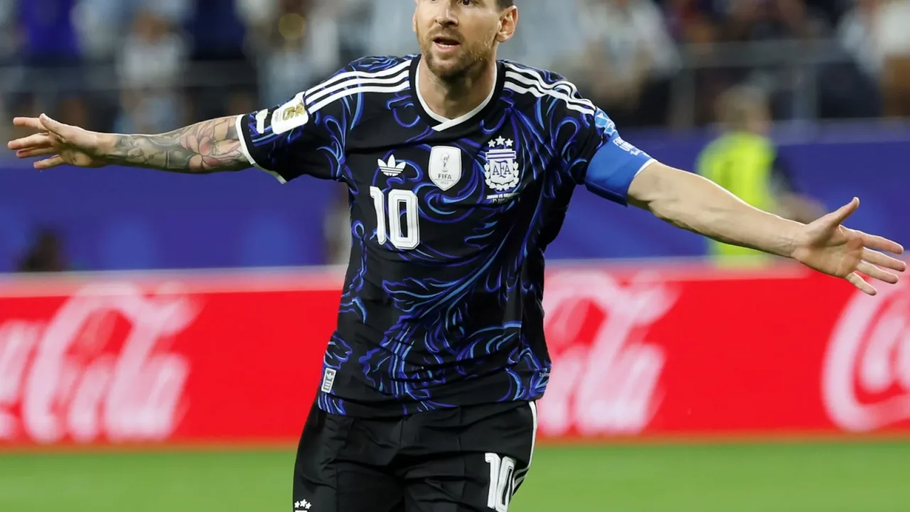 Lionel Messi ha establecido un nuevo hito en su ya legendaria carrera: siete partidos consecutivos anotando en Copas del Mundo. Esta impresi