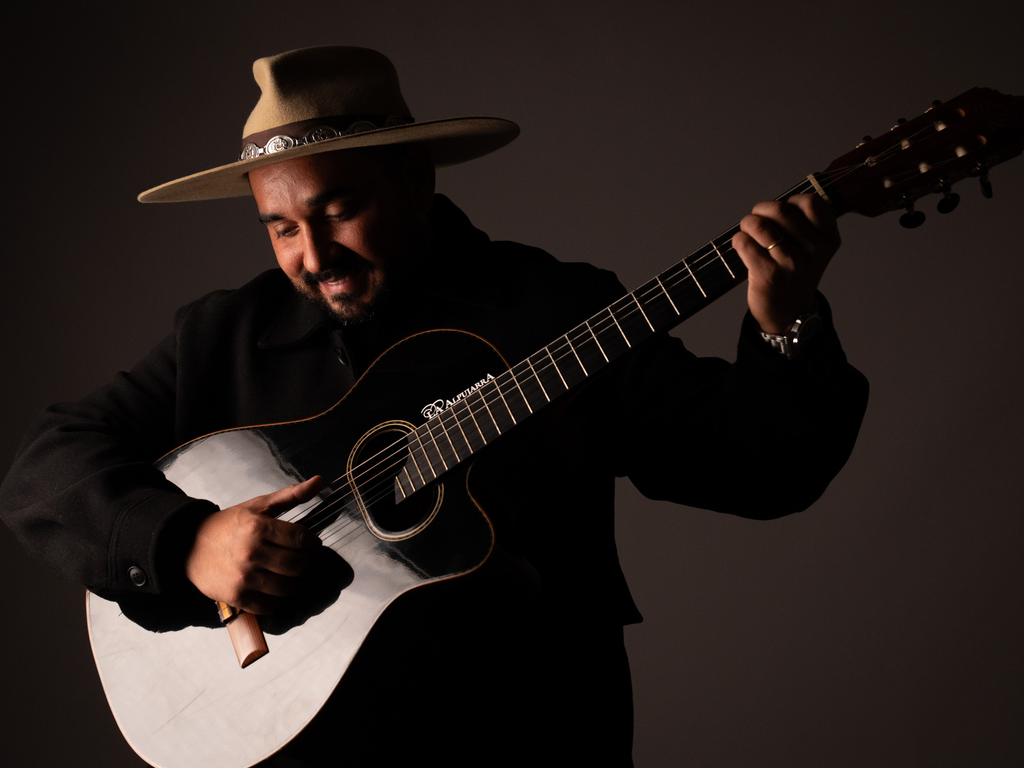 Lázaro Caballero: De las Raíces del Folklore al Escenario del Lollapalooza, una Trayectoria en Expansión