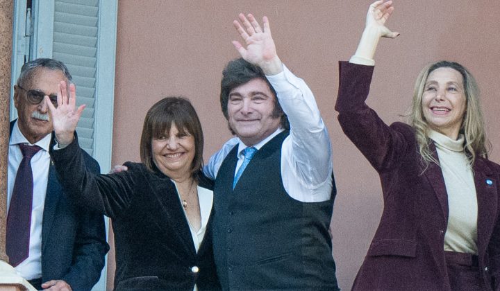 Tensión en La Libertad Avanza: Bullrich renuncia y Milei enfrenta internas clave