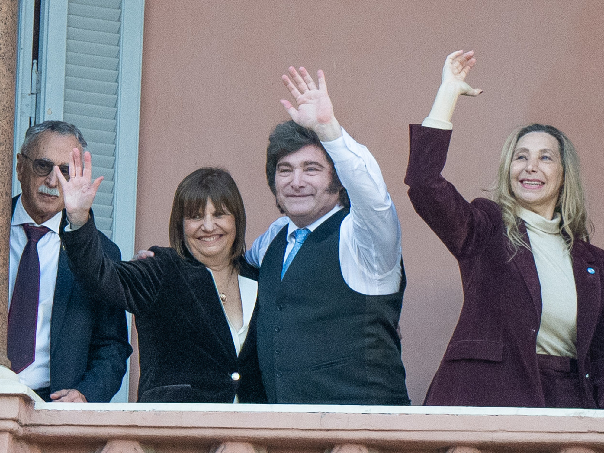 Imagen del Senado de la Nación Argentina, con Patricia Bullrich en un primer plano, simbolizando la tensión política.