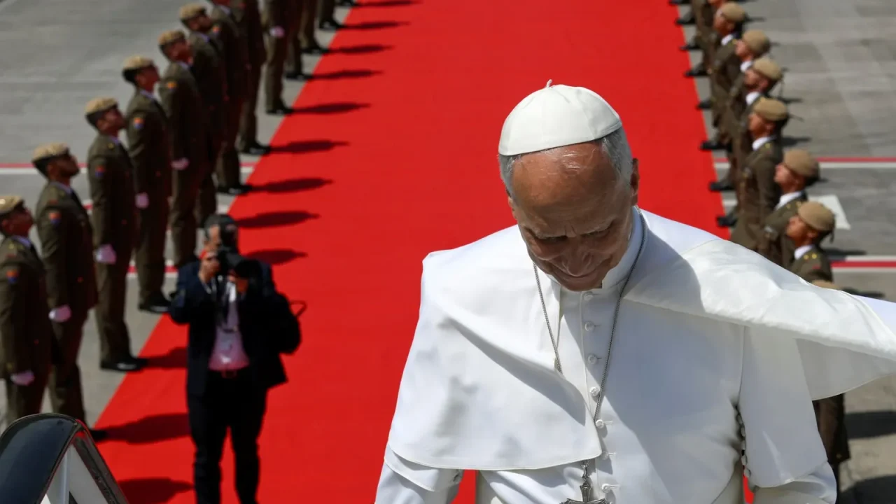 El Papa León XIV dirigió un mensaje contundente durante la celebración de la décima Jornada Mundial de los Pobres, denunciando la corrupción