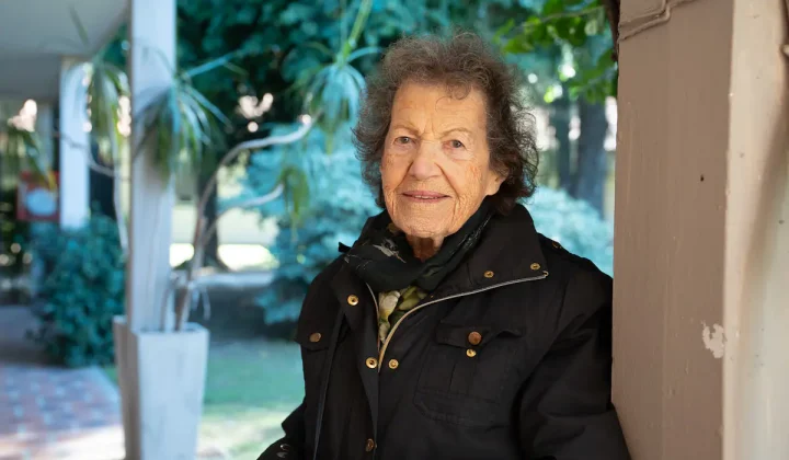 La vida de Ruth Jäckel Marshall es un testimonio de resiliencia y adaptación. Nacida en Viena en 1931, su infancia se vio abruptamente trunc