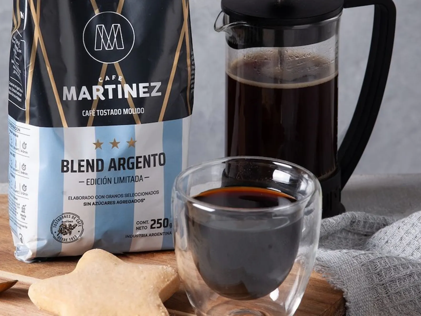 Fachada de una sucursal de Café Martínez en Argentina.