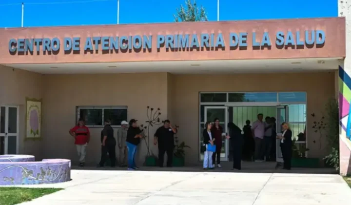 Madre reanimó a su hijo tras broncoaspiración y denunció falta de médicos en centro de salud de San Luis