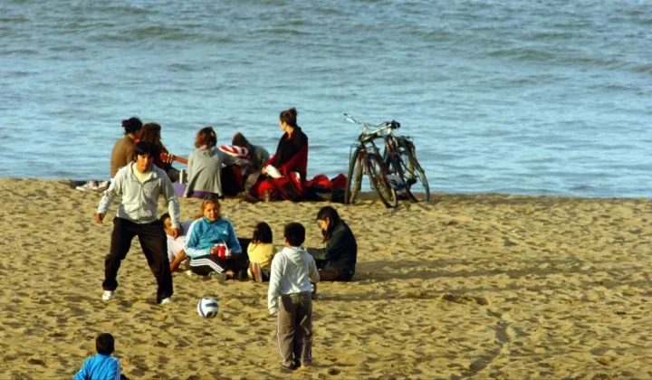 El sol regresa a Mar del Plata con frío y viento: cómo estará el clima este domingo