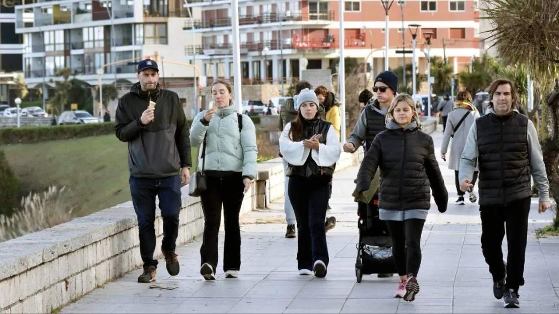 El invierno se consolida en la región costera de Mar del Plata, presentando un martes con marcado descenso térmico y la constante presencia