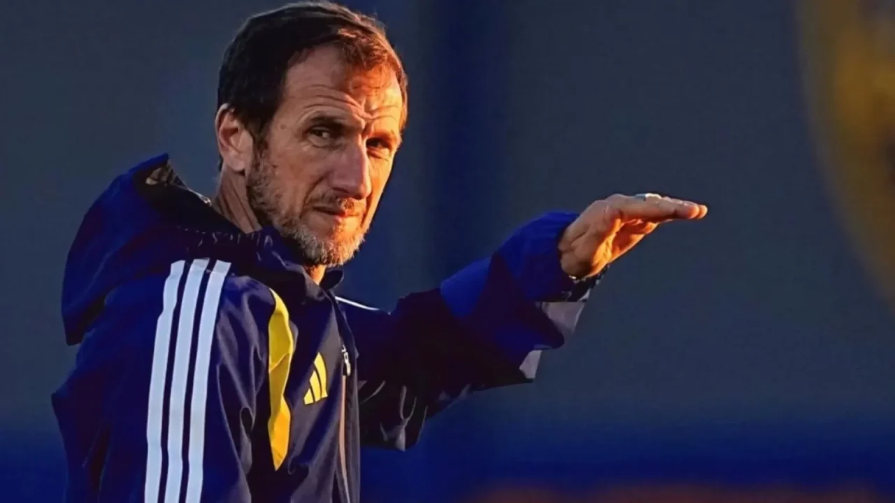 Arruabarrena redefine la delantera de Boca: bajas clave y el panorama de atacantes