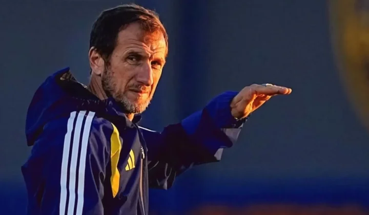 Arruabarrena redefine la delantera de Boca: bajas clave y el panorama de atacantes