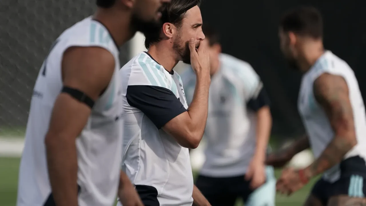 El defensor argentino Nicolás Tagliafico ha dado un paso significativo en su proceso de recuperación tras sufrir una lesión muscular en el a