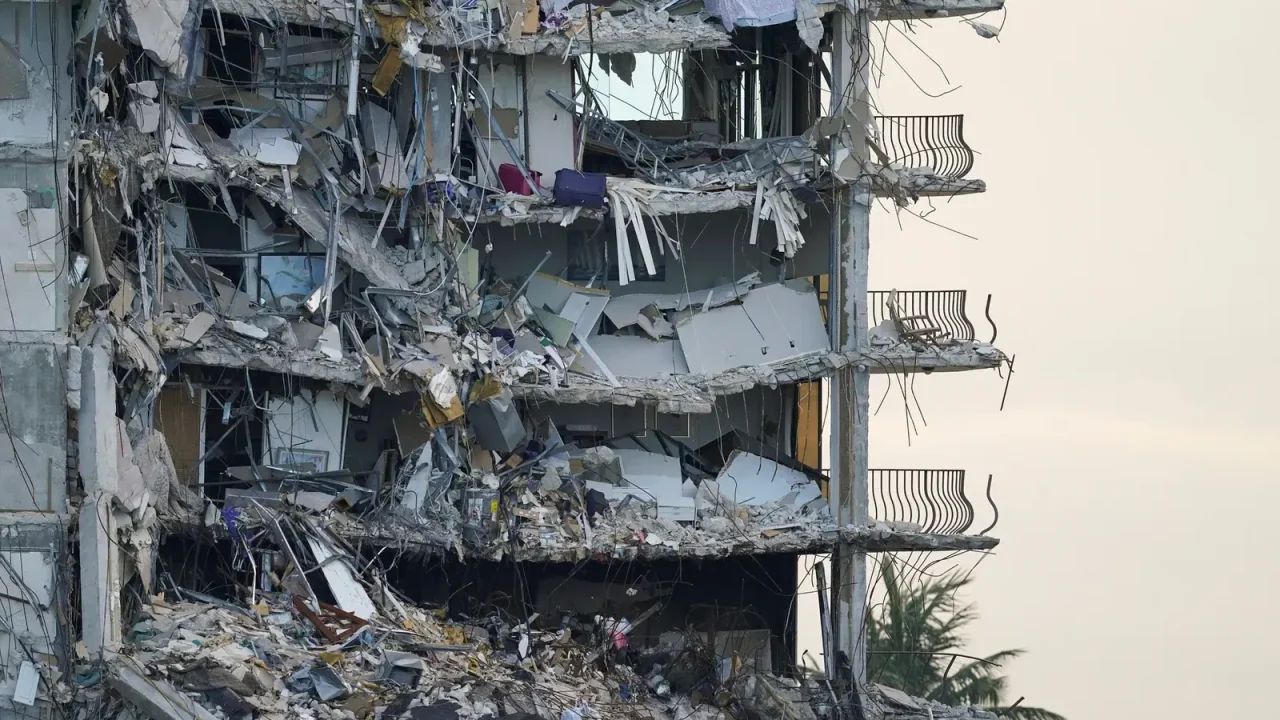 Informe final en Miami: Colapso de edificio residencial se inició semanas antes y fallas de diseño fueron clave