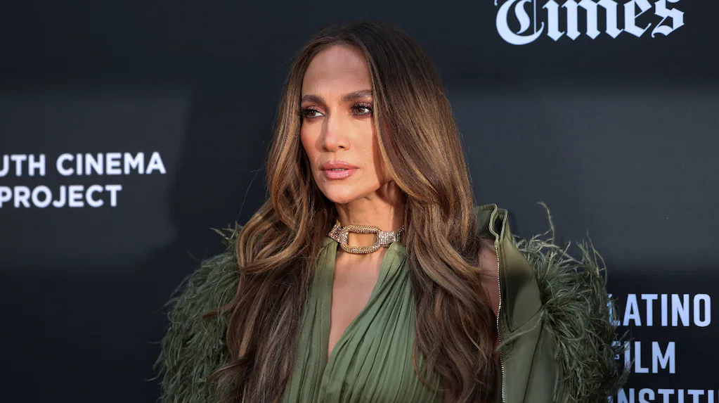 Jennifer Lopez revela su secreto para mantener la vitalidad: el ejercicio que “mantiene al cuerpo en alerta