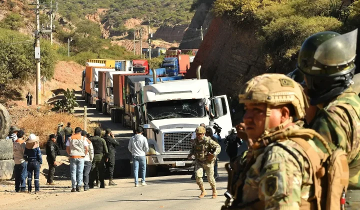 Bolivia abandona el dólar fijo tras 15 años en medio de una profunda crisis económica
