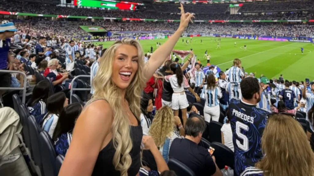 La novia futbolista de Marcos Senesi celebra su debut mundialista