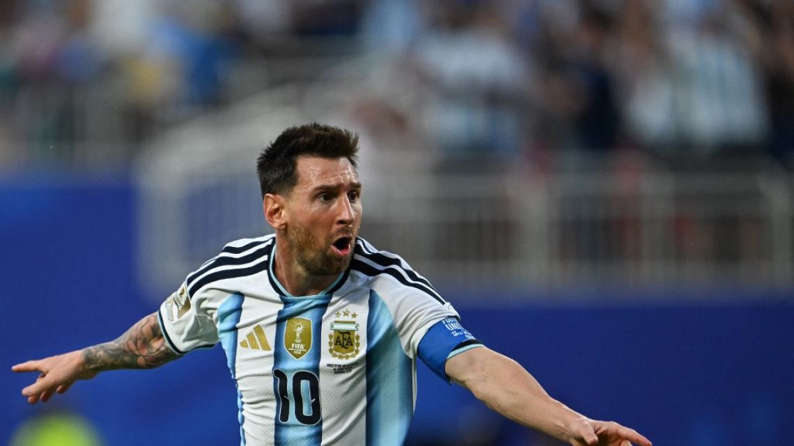 Messi Deslumbra con Hat-trick y Récord Histórico en el Debut Mundialista de Argentina
