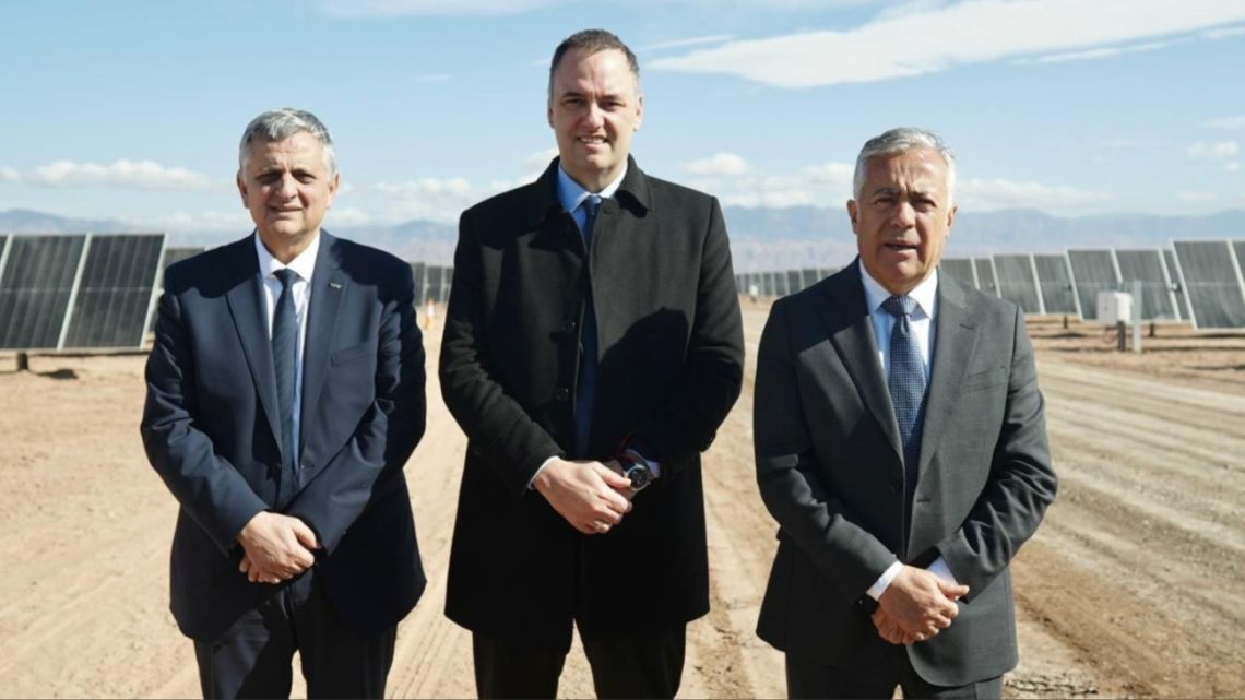 La renuncia de Manuel Adorni a su rol como representante del Estado en el directorio de YPF abre un puesto de gran relevancia estratégica. E
