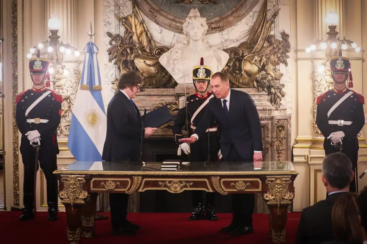 Diego Santilli en una conferencia de prensa en la Casa Rosada, Argentina.