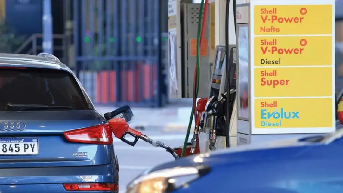Acuerdo EE.UU.-Irán: ¿Cuándo bajaría la nafta en Argentina tras la caída del petróleo?