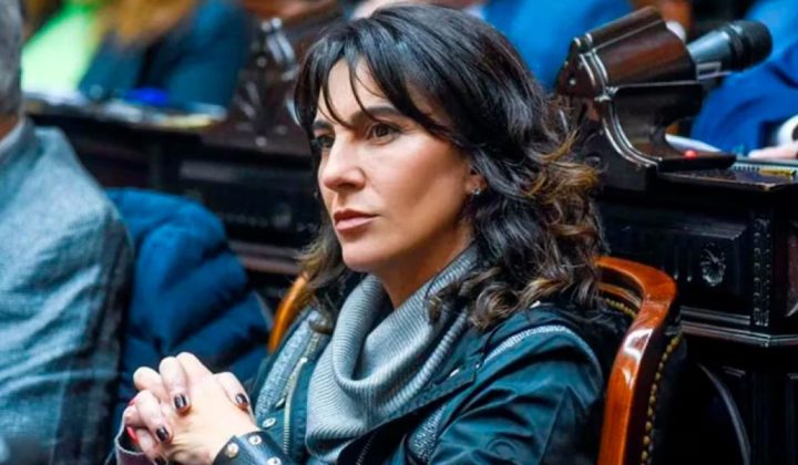 Natalia de la Sota cuestiona la permanencia de Manuel Adorni en su cargo
