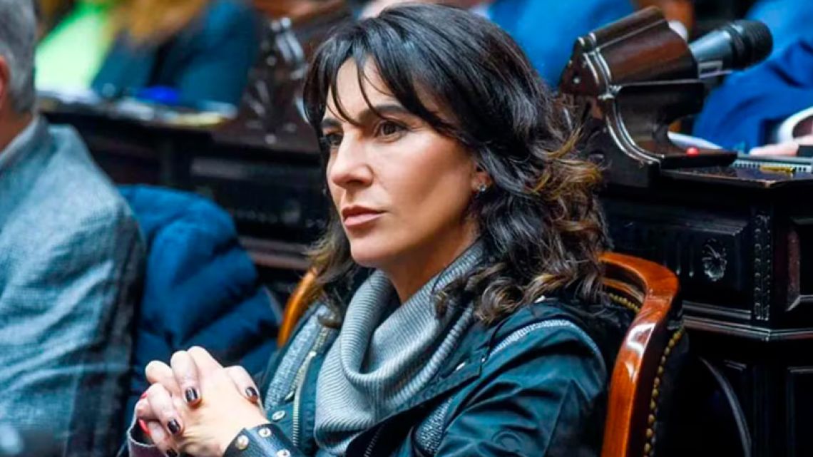 Natalia de la Sota cuestiona la permanencia de Manuel Adorni en su cargo