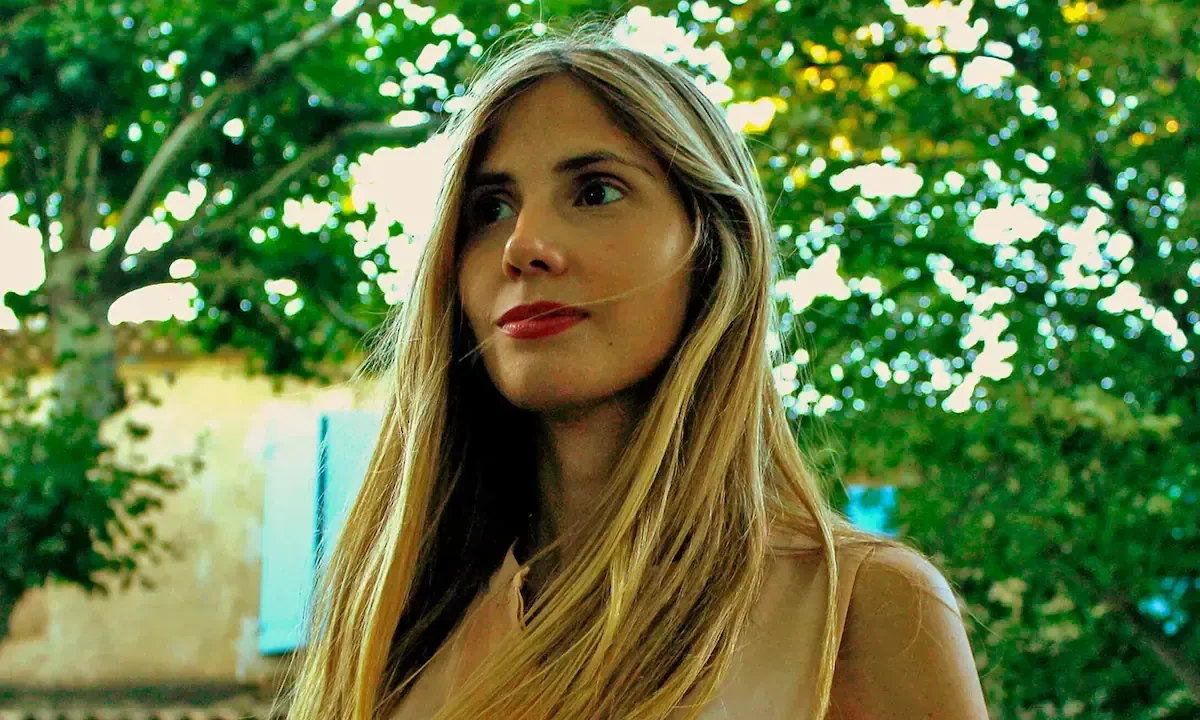 La escritora argentina Paula Klein ha sido galardonada con el Premio Lumen de novela, en su cuarta edición, por su obra “El amor inventado”.