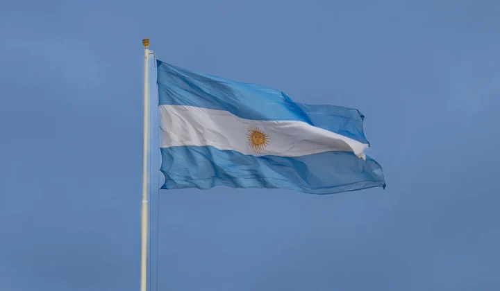 Cómo verificar noticias y trámites en Argentina: fuentes oficiales, contexto y próximos pasos
