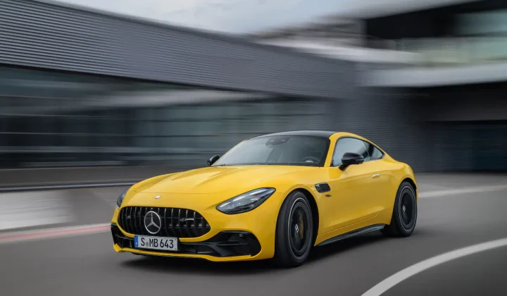 El mundo de los autos de alta gama en Argentina suma una nueva estrella con la llegada del Mercedes-AMG GT 43. La automotriz alemana, a trav