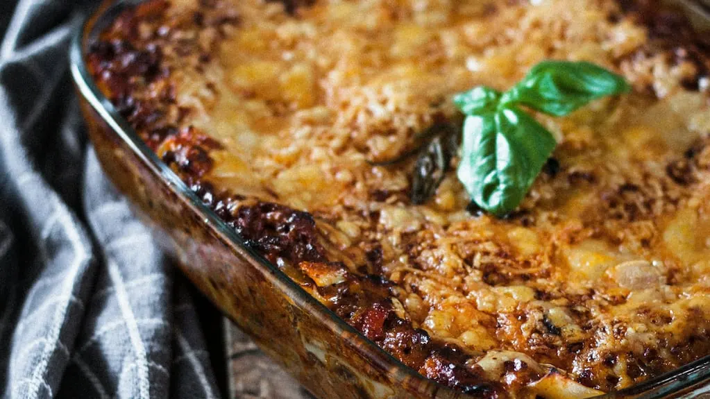 La llegada del invierno a Argentina trae consigo el deseo de comidas reconfortantes y caseras. Organizar el menú semanal no solo ahorra tiem
