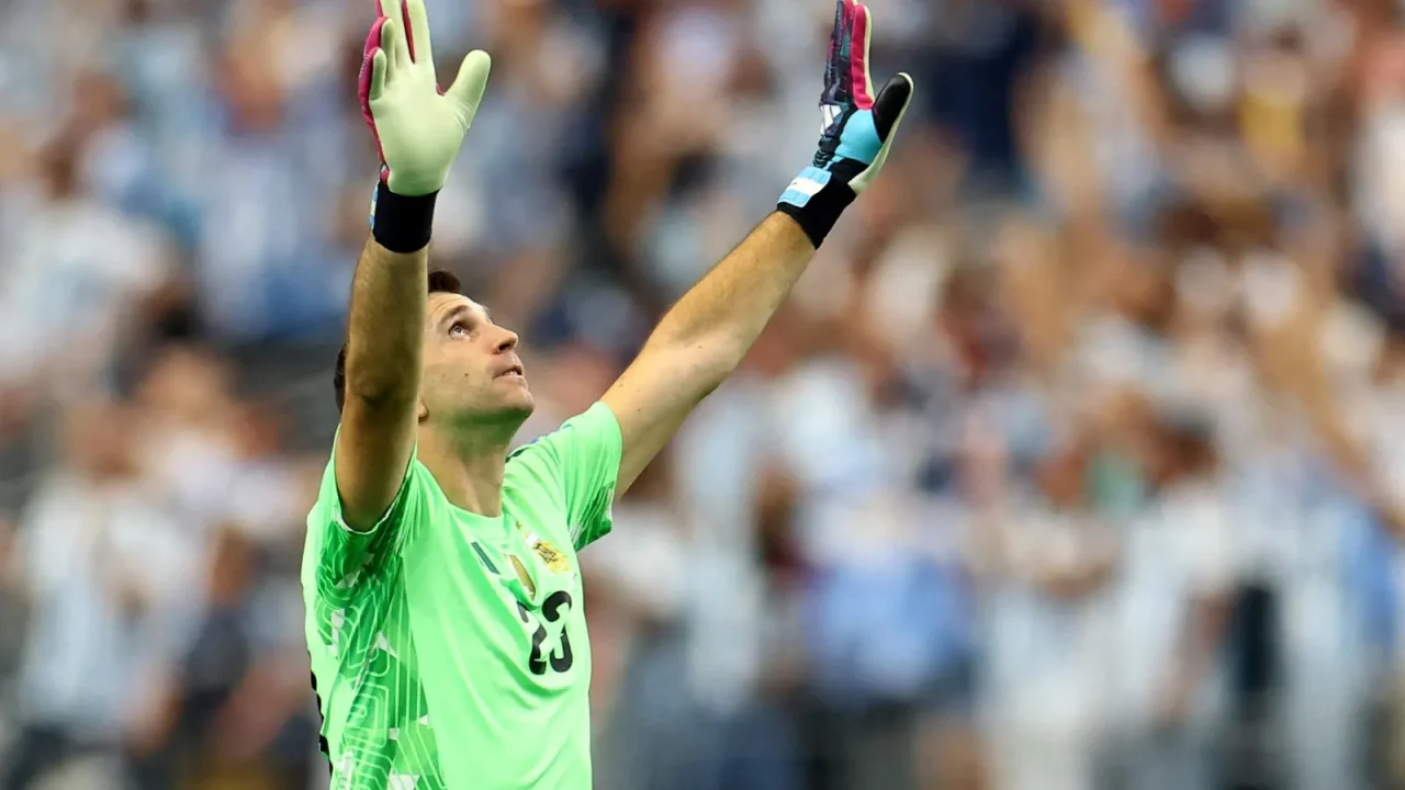 Dibu Martínez confirma su recuperación y apunta a mantener la valla invicta en la Copa América