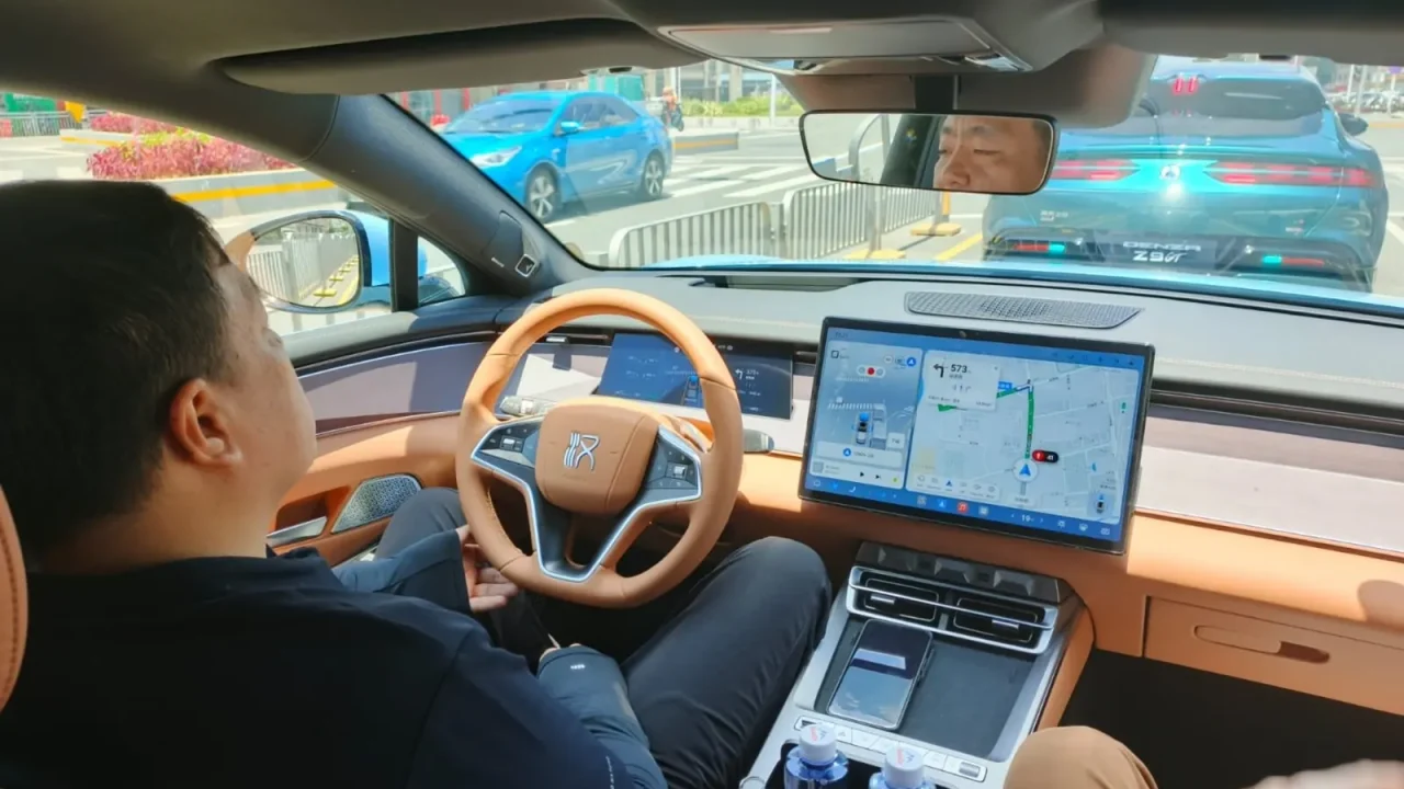 La automotriz china BYD, que ha ganado terreno rápidamente en el mercado argentino, está evaluando la posible llegada de su avanzada tecnolo