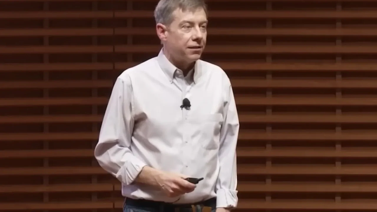 Un economista de renombre mundial, Chad Jones, profesor de Economía en la Universidad de Stanford y ahora incorporado a Anthropic, una de la
