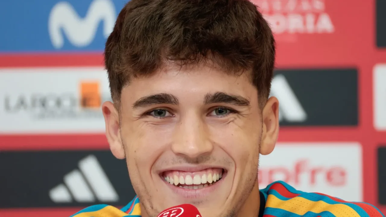 El joven defensor español Pau Cubarsí ha revelado uno de sus mayores sueños en el mundo del fútbol: enfrentarse a Lionel Messi en una final