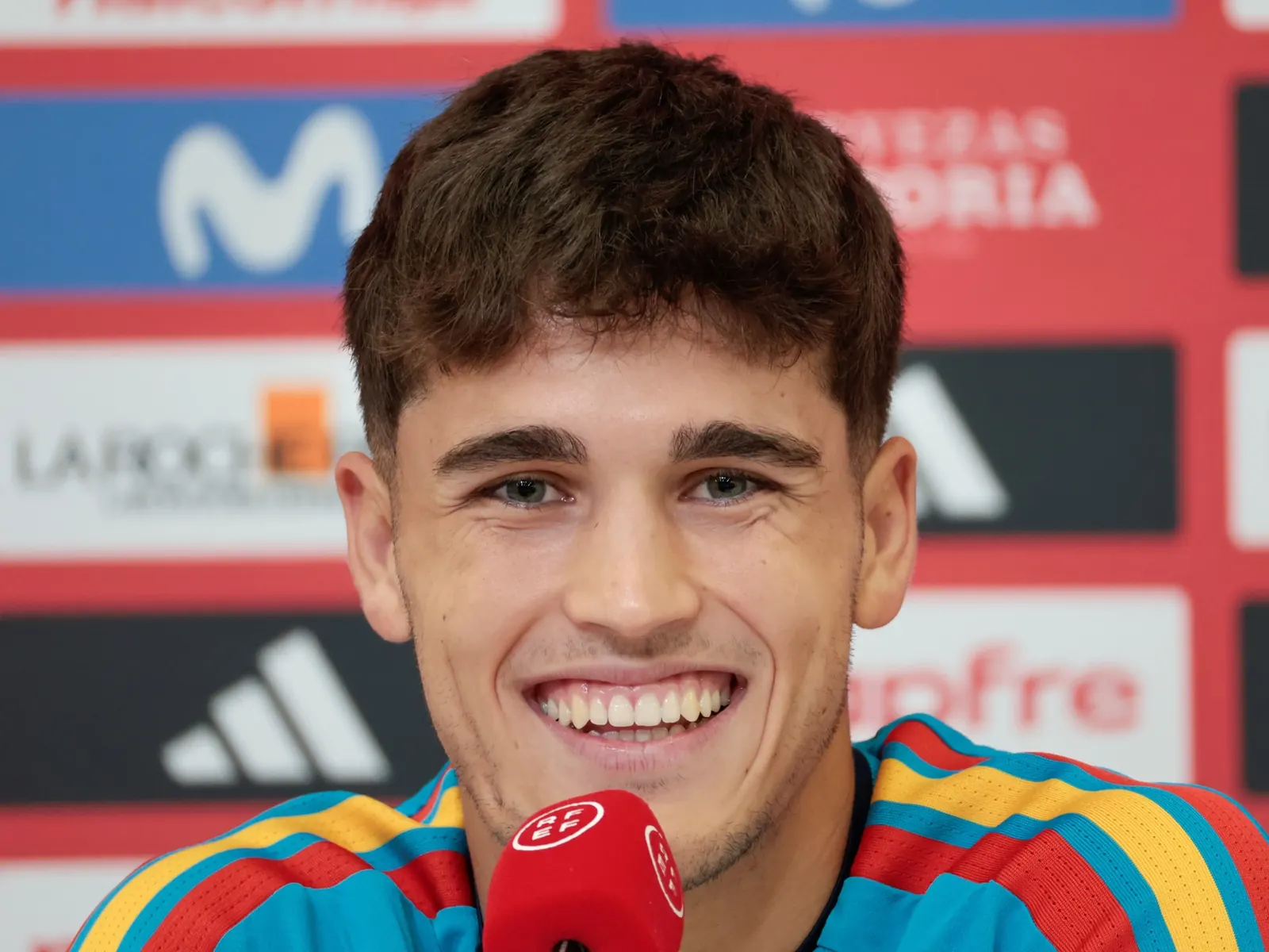 Pau Cubarsí, jugador de la Selección Española, durante un entrenamiento.