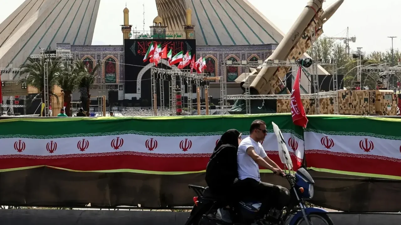 Irán no tiene apuro por retomar conversaciones con EE.UU. y mantiene presión sobre el estrecho de Ormuz