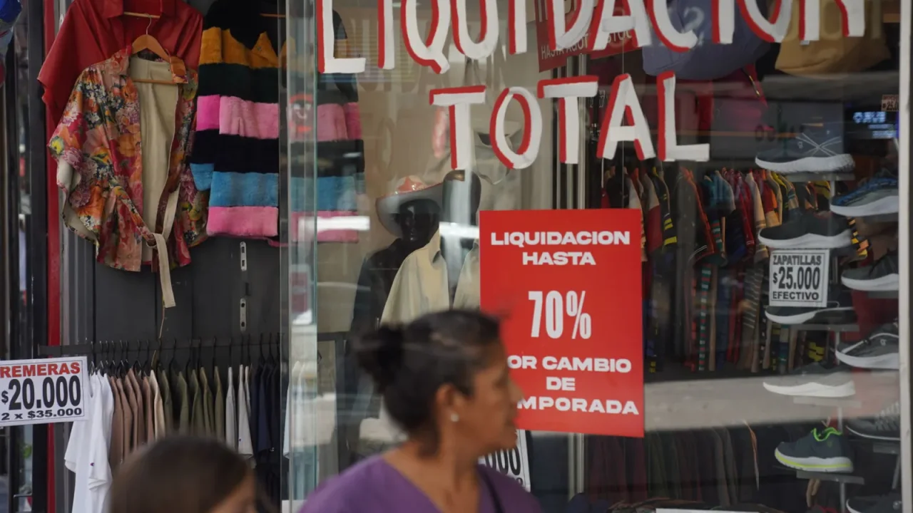 El primer semestre de 2026 en Argentina ha presentado un escenario económico con señales encontradas, reflejado en un “semáforo” donde el em