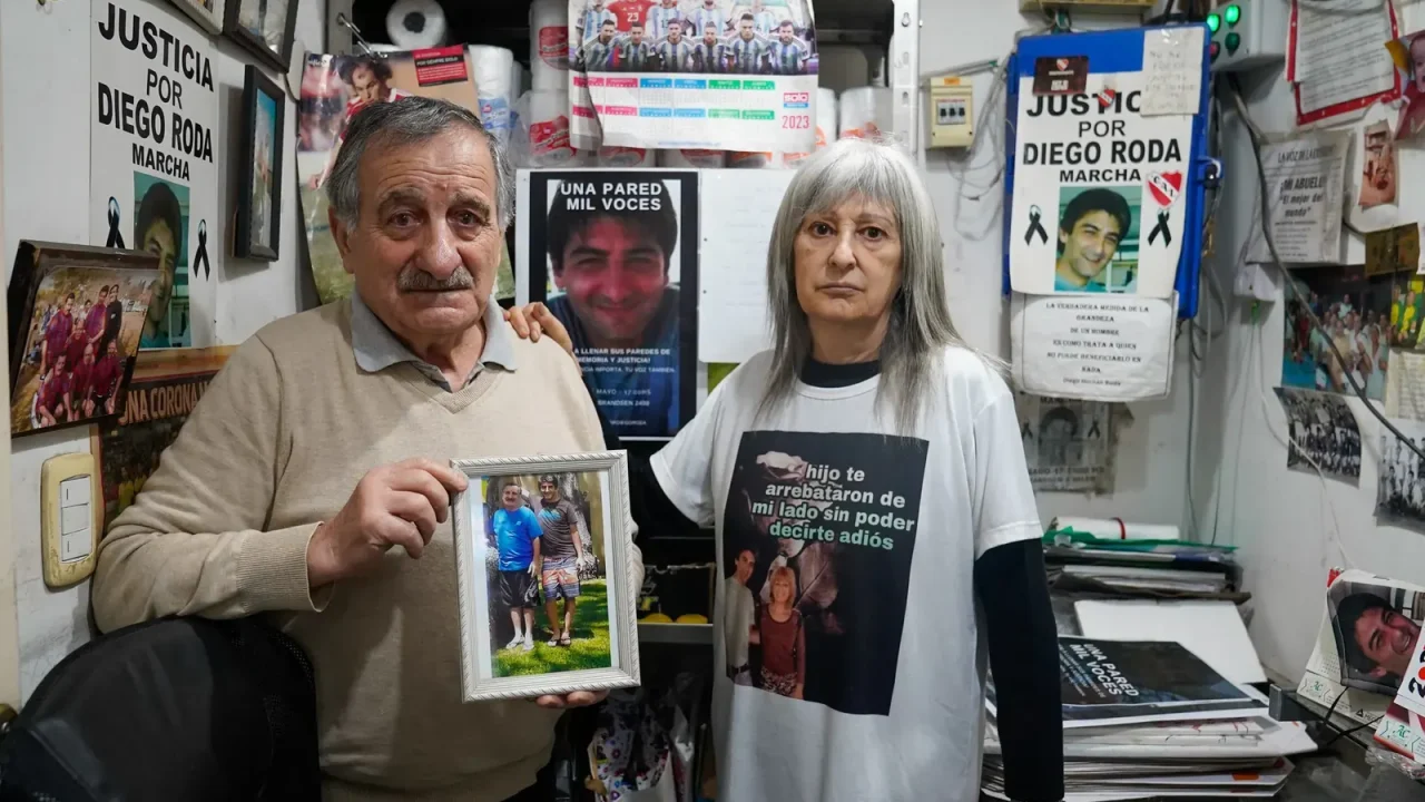 La espera terminó para María del Carmen Peche, madre de Diego Roda. Tras casi diez años de incansable lucha, un jurado popular la declaró cu