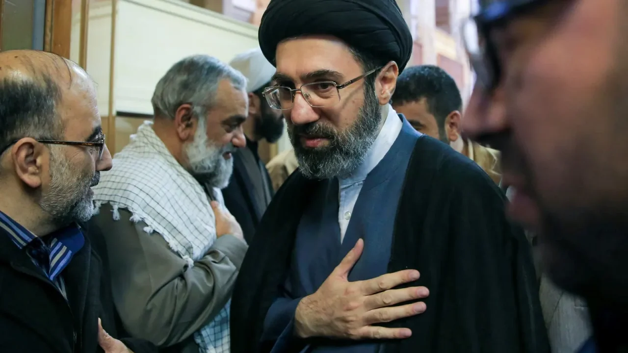 El líder supremo de Irán, Mojtaba Khamenei, ha declarado que su país se compromete a vengar la muerte de su padre, en una respuesta directa