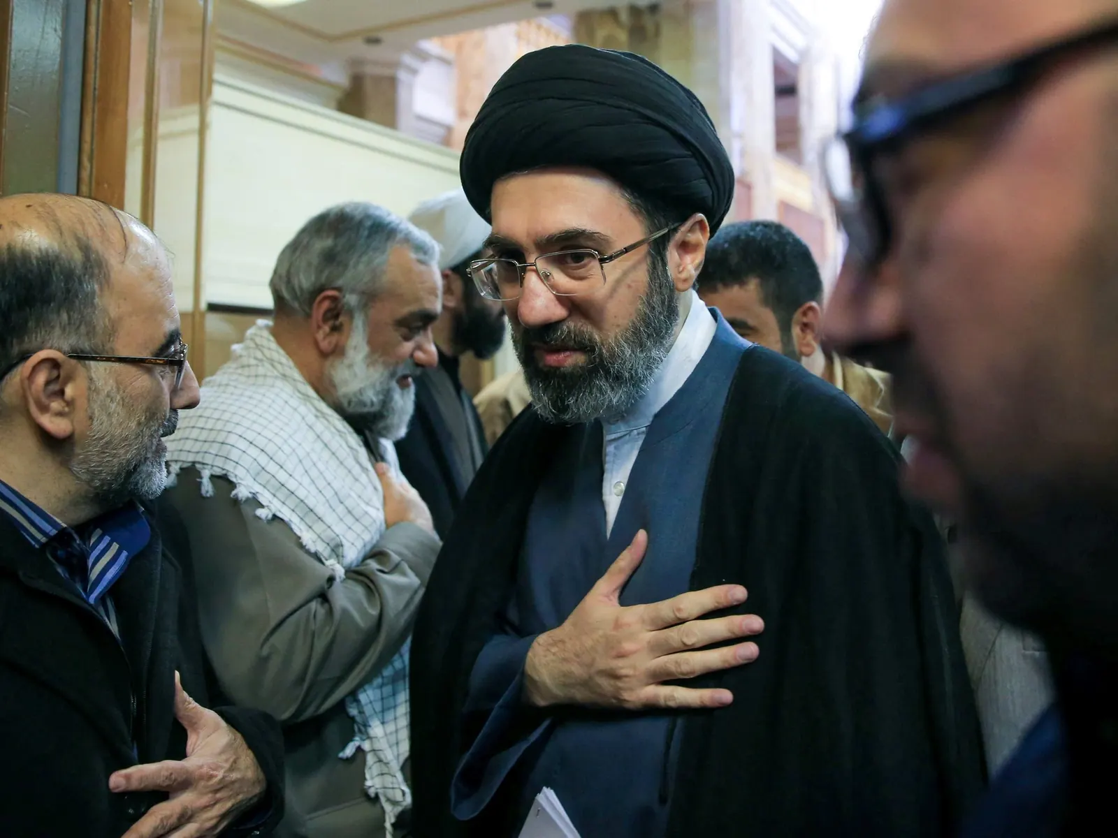 El líder supremo de Irán, Mojtaba Khamenei, se dirige a la nación en un acto oficial, reafirmando la postura del país ante las amenazas internacionales.