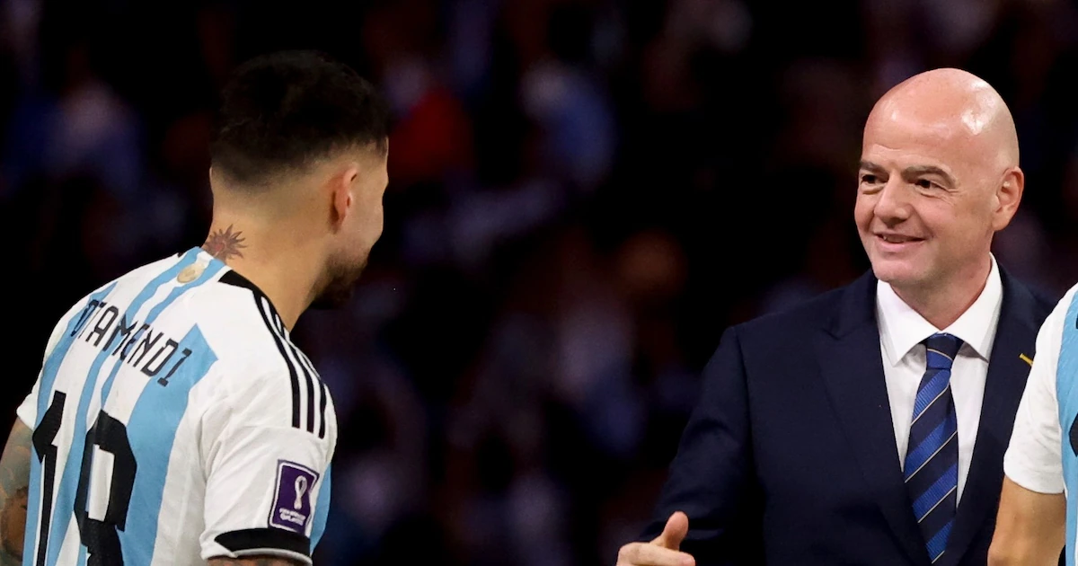 Gianni Infantino homenajeó a Nicolás Otamendi tras su retiro de la selección argentina