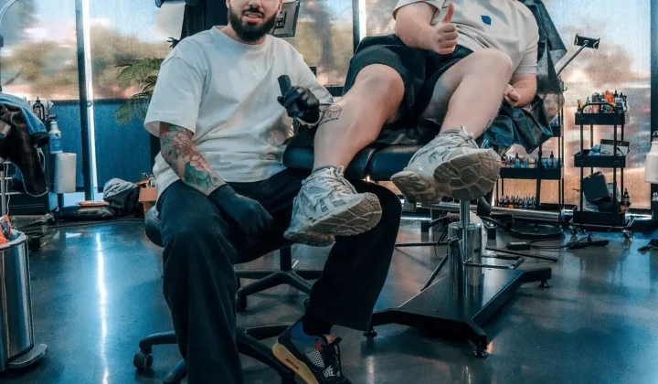 Quién es Joaquín Ganga, el tatuador de Cucurella que ya trabajó con Messi, Alcaraz y LeBron James
