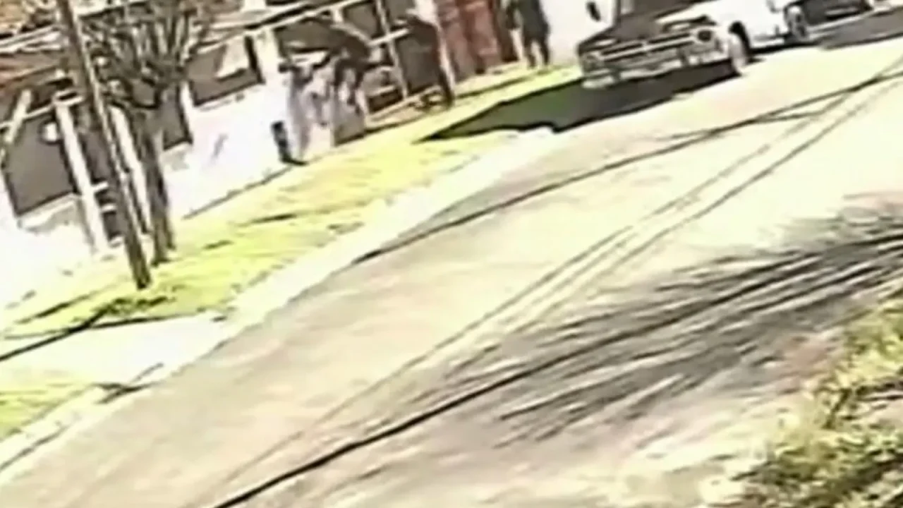 Un jubilado de 76 años fue víctima de un violento asalto en su domicilio de Ituzaingó, provincia de Buenos Aires, mientras seguía el partido