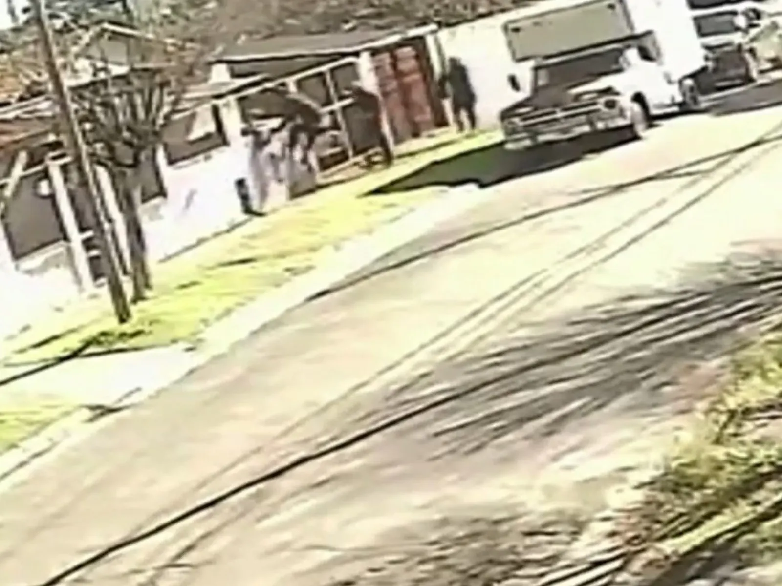 Un jubilado de 76 años en su hogar en Ituzaingó, Argentina, víctima de un violento robo.