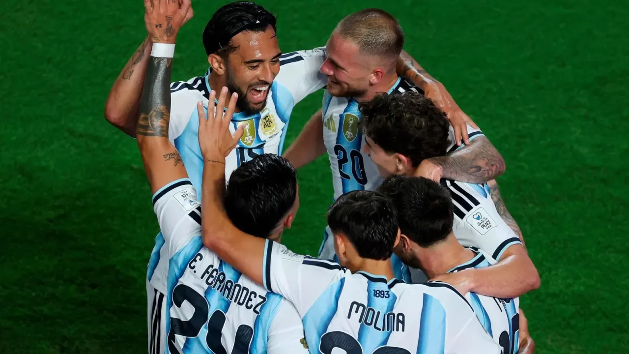 La próxima Copa del Mundo de 2026 ya genera expectativas y, con ellas, las primeras proyecciones en el mercado de apuestas deportivas. Sorpr