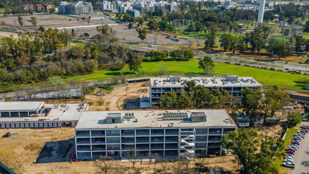 Villa Soldati lidera el ranking porteño de canchas de fútbol: una historia de suelo y desarrollo urbano