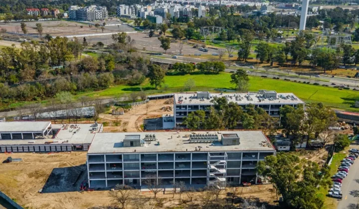 Villa Soldati lidera el ranking porteño de canchas de fútbol: una historia de suelo y desarrollo urbano