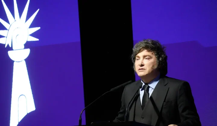 La “batalla cultural” de Milei: ¿pierde apoyo o marca la agenda argentina?