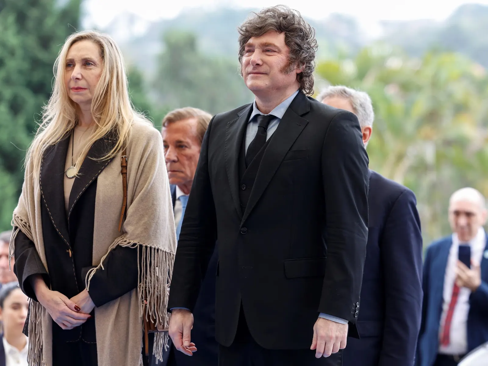 Javier Milei y Luis Caputo durante un acto oficial en la Casa Rosada, Argentina.
