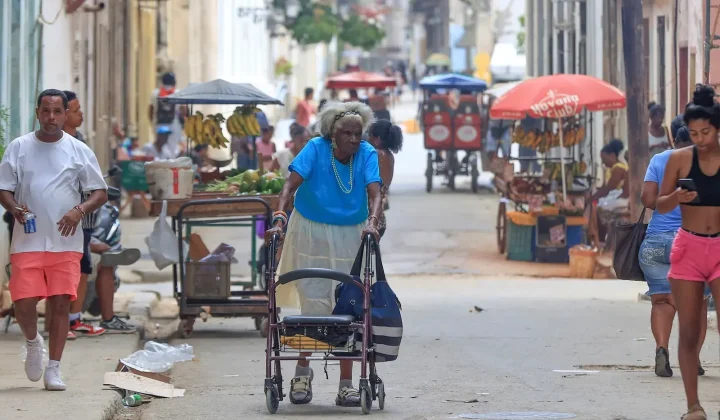Cuba abre al sector privado gasolineras, farmacias y puertos en la mayor reforma económica en décadas