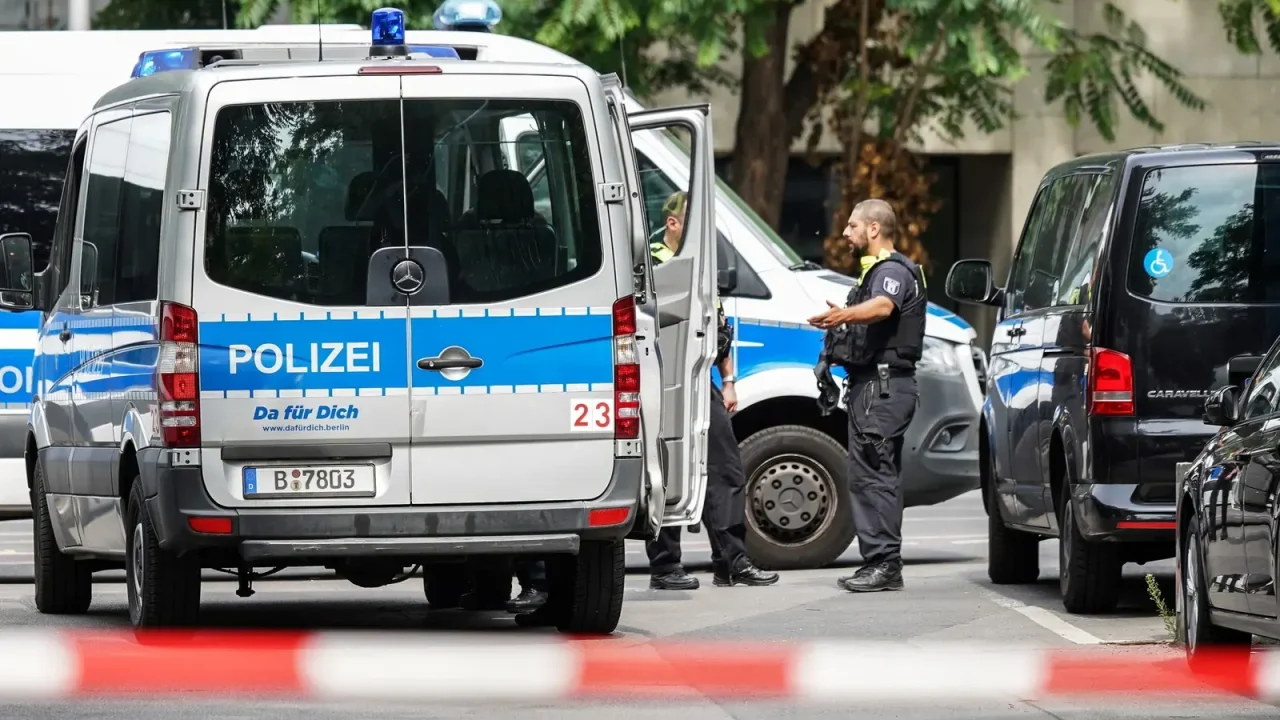 Ataque en el desfile del Orgullo de Berlín: la policía alemana busca a un joven islamista de 21 años