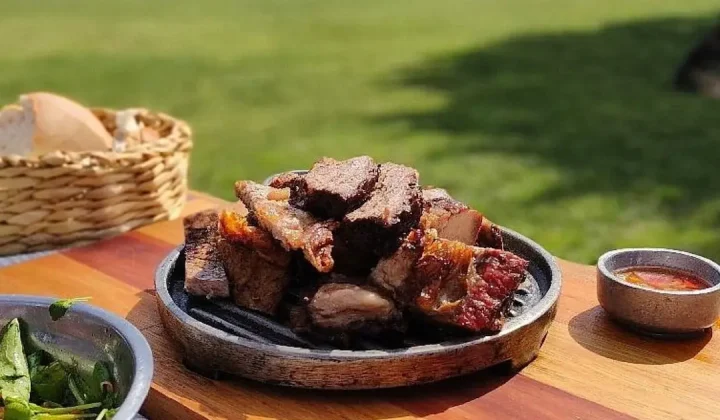 Villa Ruiz, el pueblo bonaerense que combina asado, historia y tranquilidad a 90 minutos de Capital