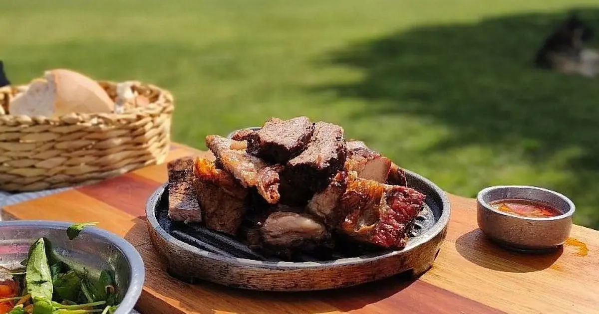 Villa Ruiz, el pueblo bonaerense que combina asado, historia y tranquilidad a 90 minutos de Capital